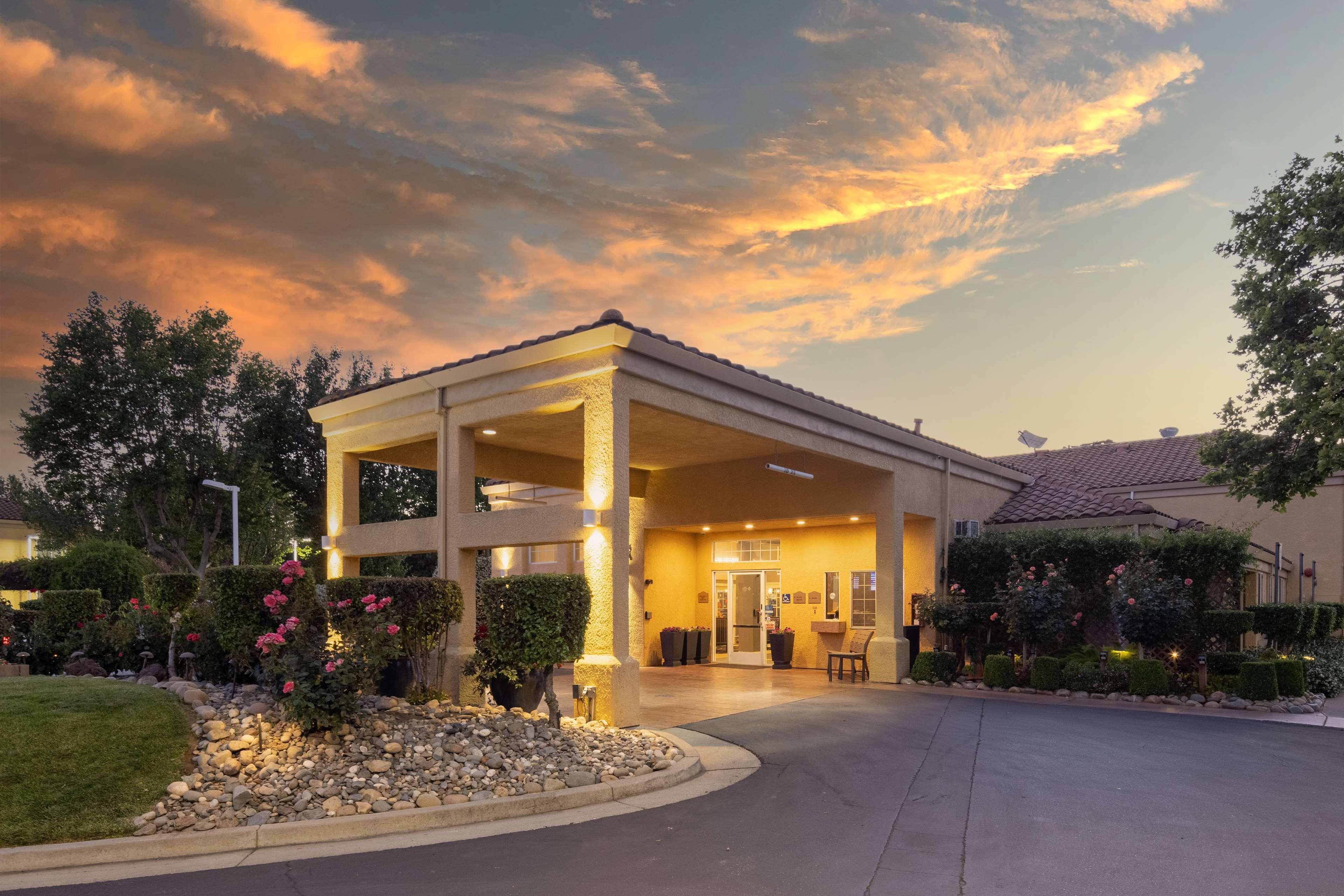 Best Western Plus Dixon Davis Exterior photo